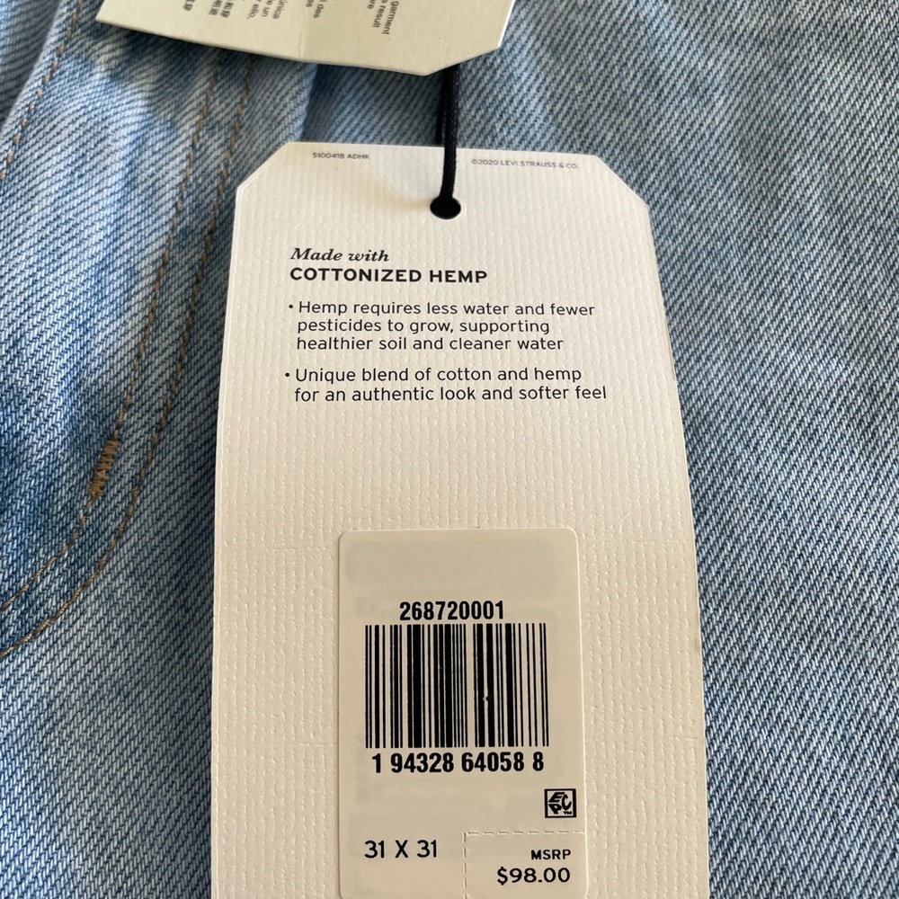 “Levi’s” high waisted loose leg light wash jeans size: 31x31